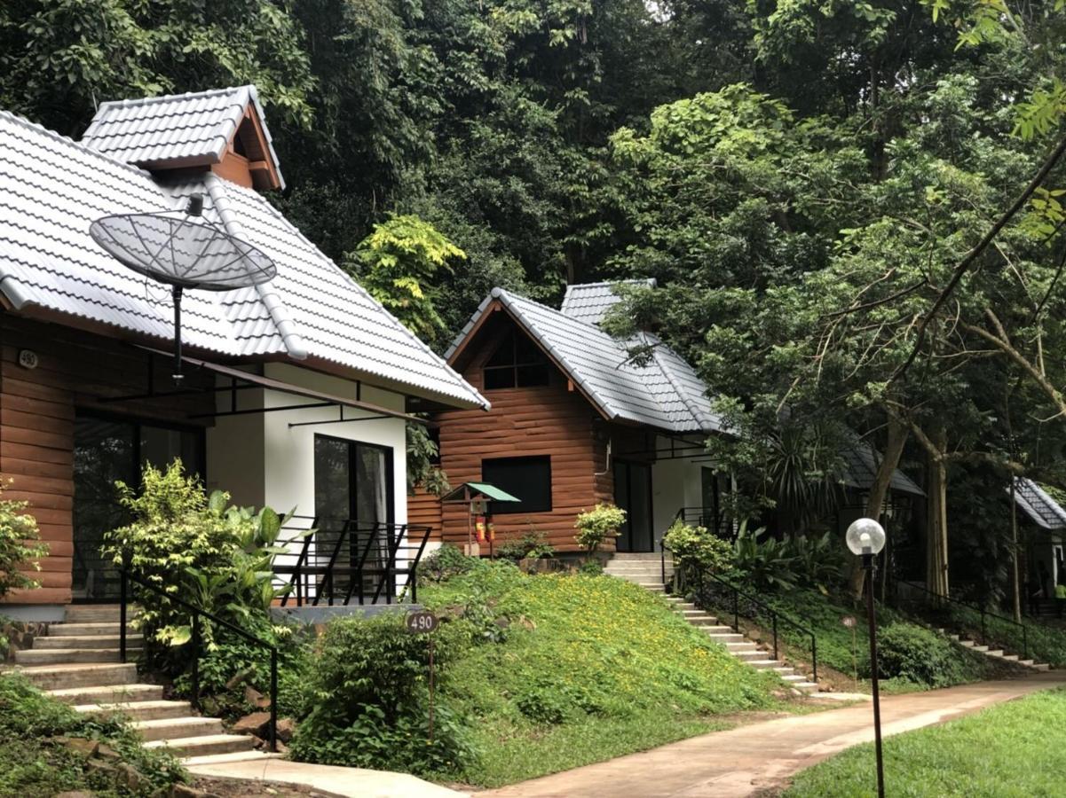 Sappraiwan Elephant & Sanctuary Kaengsopha