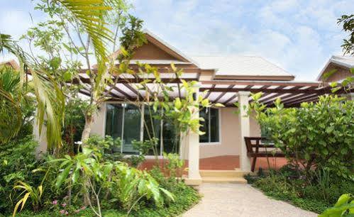 Tachawan & Restaurant Resort Chalong