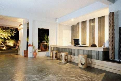 Bari Lamai 3*