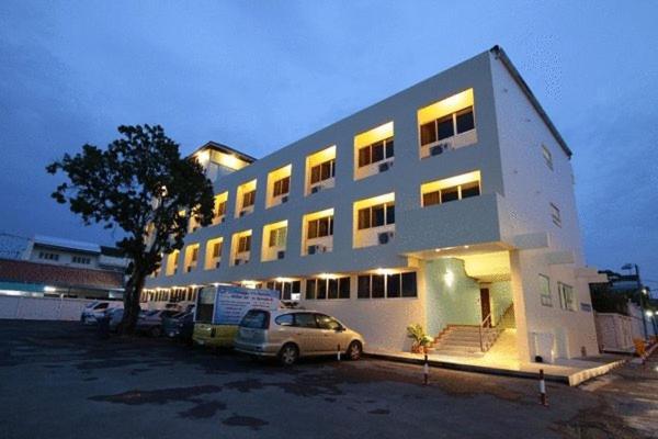 Riverside Hotel 3*