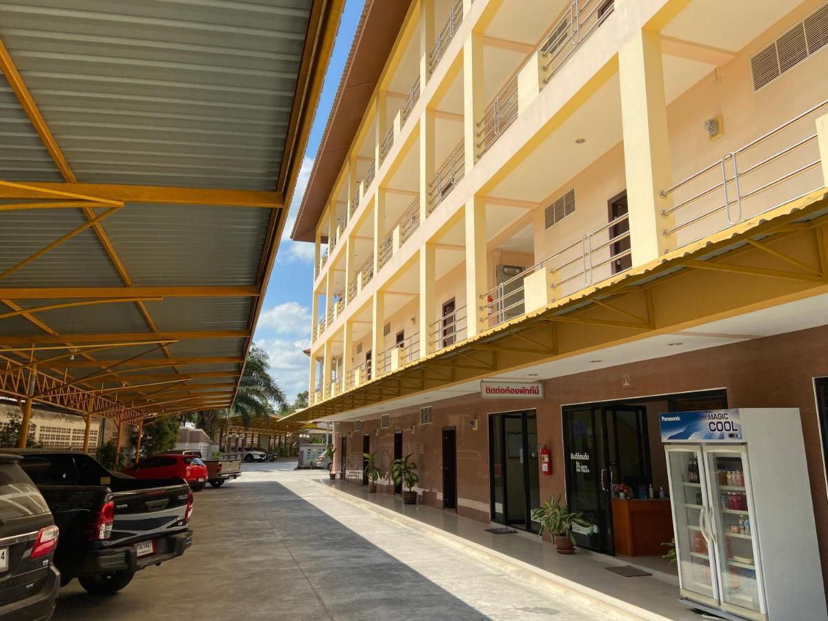 Jirasin & Aparthotel 2*