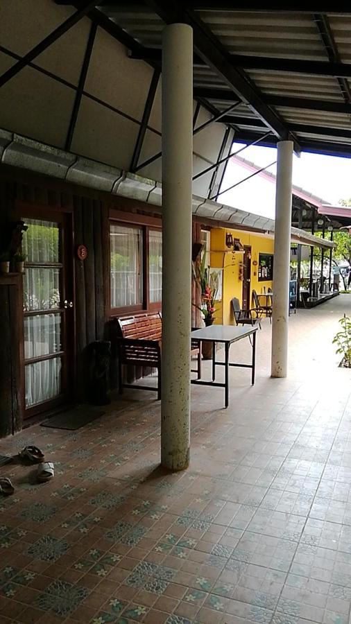 Baan Mai Chai Khlong * Amphawa