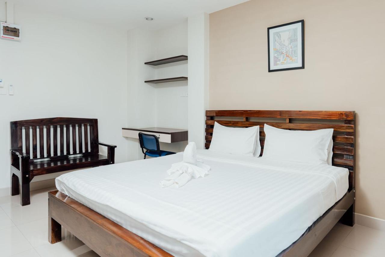Hotel Corner One