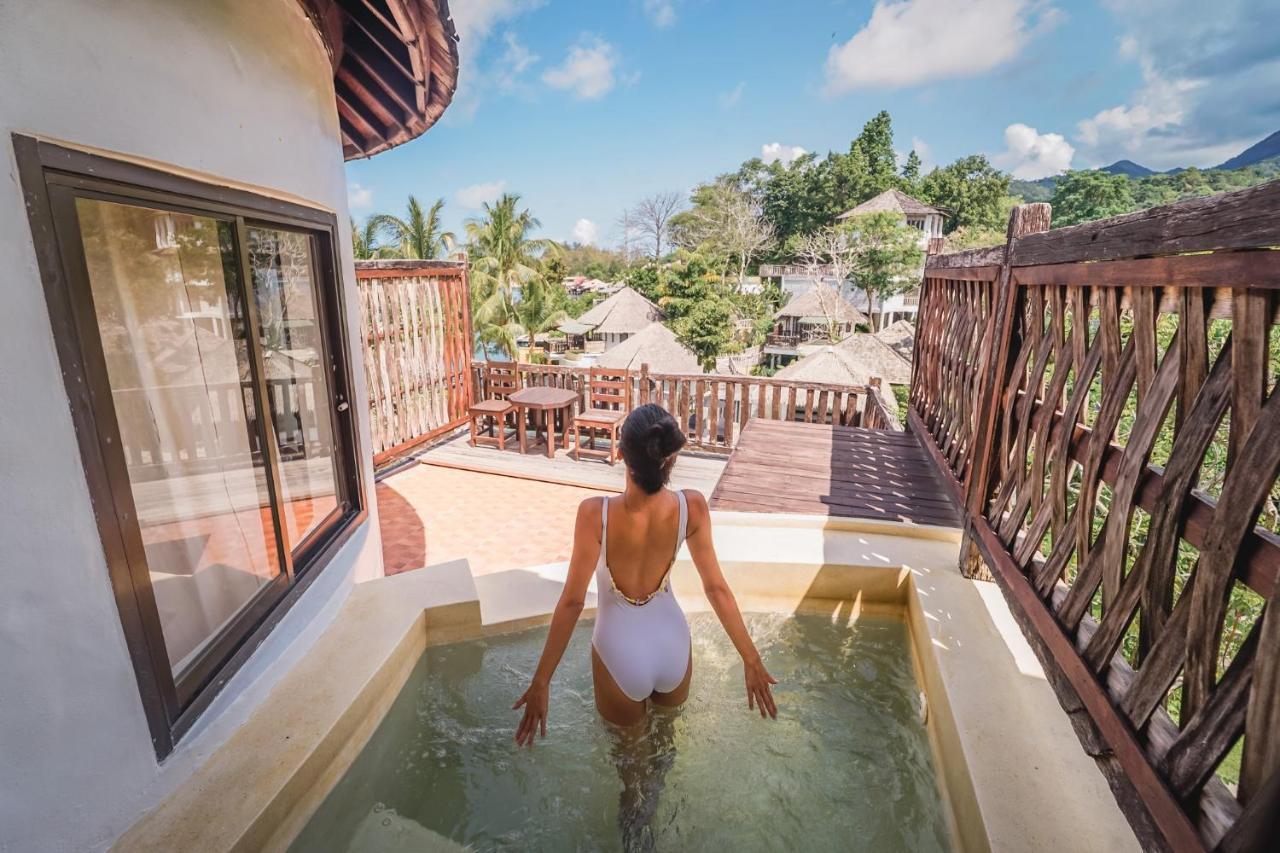 Resort Aana & 4*