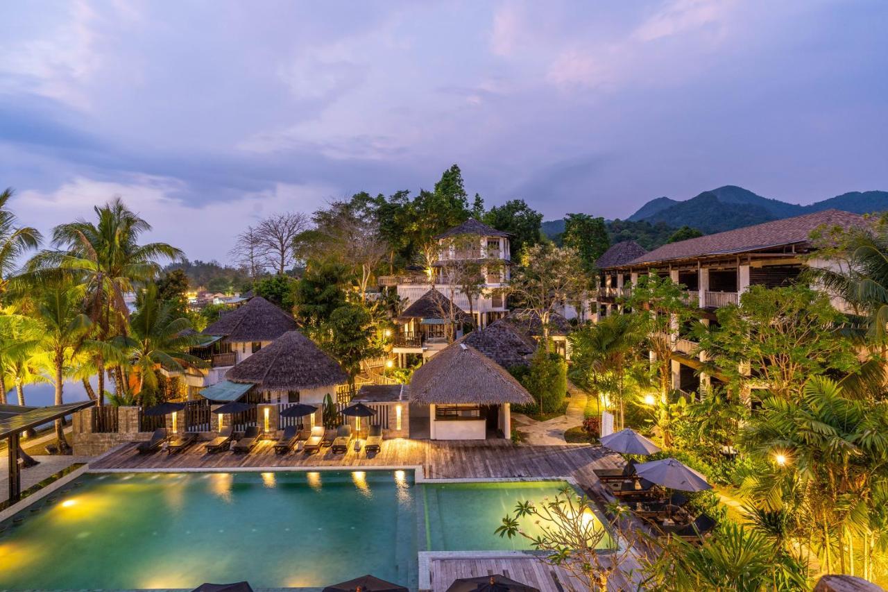 Aana & Resort 4*