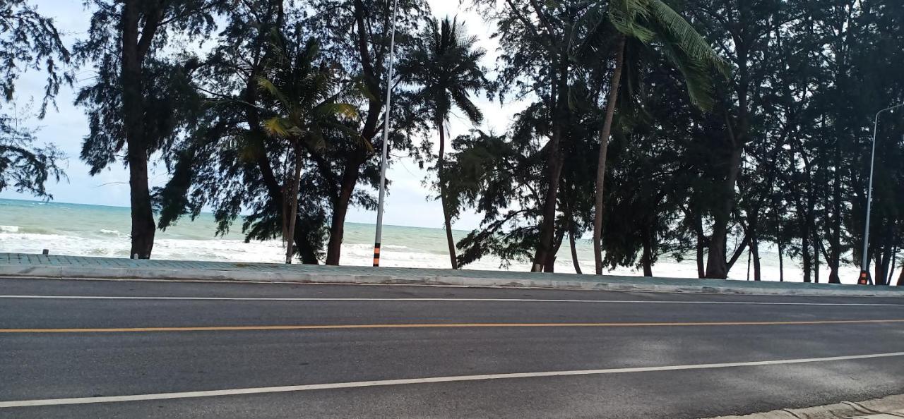 Sammy Seaview: Beachfront Golden Elephant At Mae Ramphueng Apartment Rayong