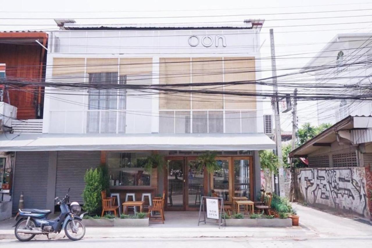 Oon Poshtel X Cafe Albergue *