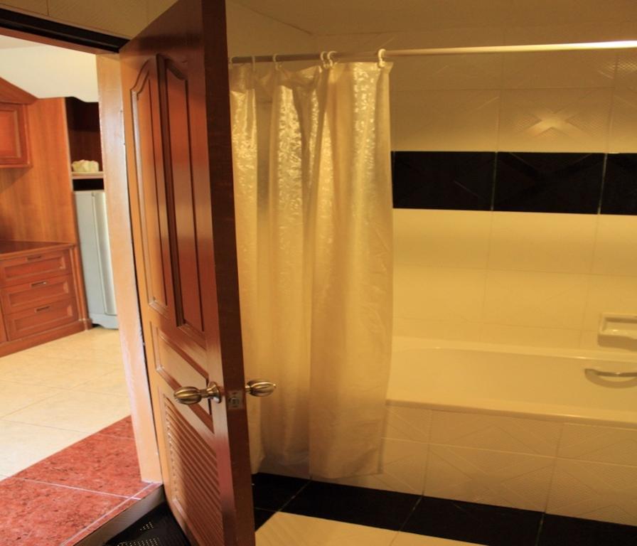 Krabi Andaman Sea Hotel 3*