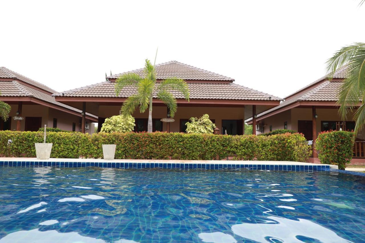 Waterside 3*