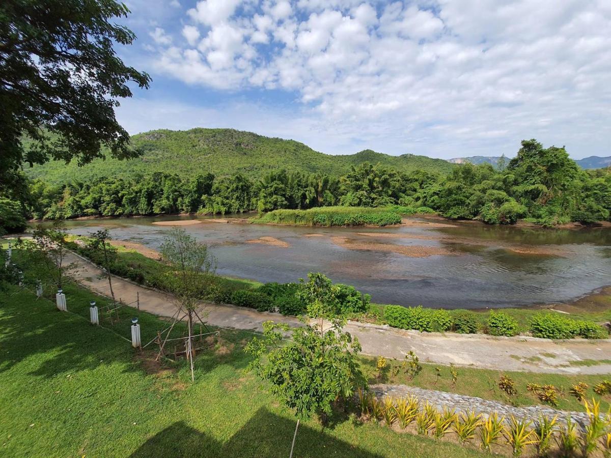 Aekpailin River Kwai