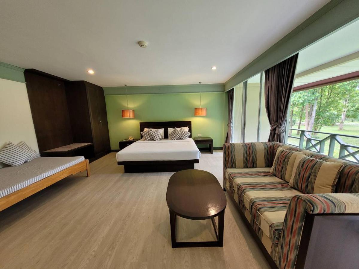 Aekpailin River Kwai Hotel 4*