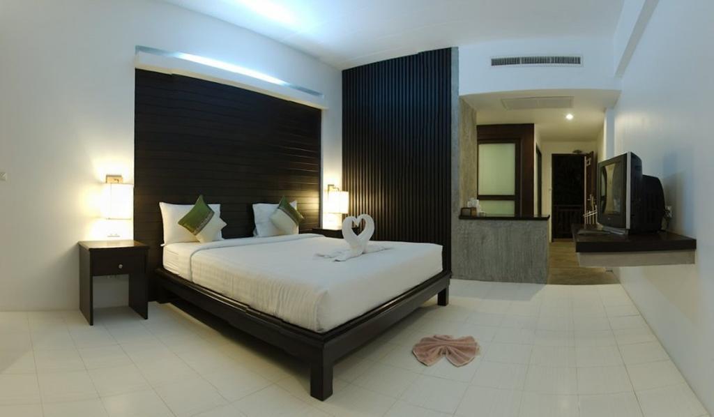 Holiday Park Hotel
