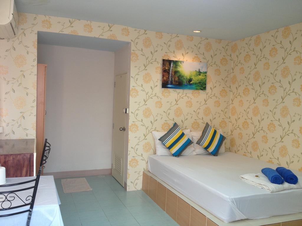 Guest house Baan Lom Talay 2*