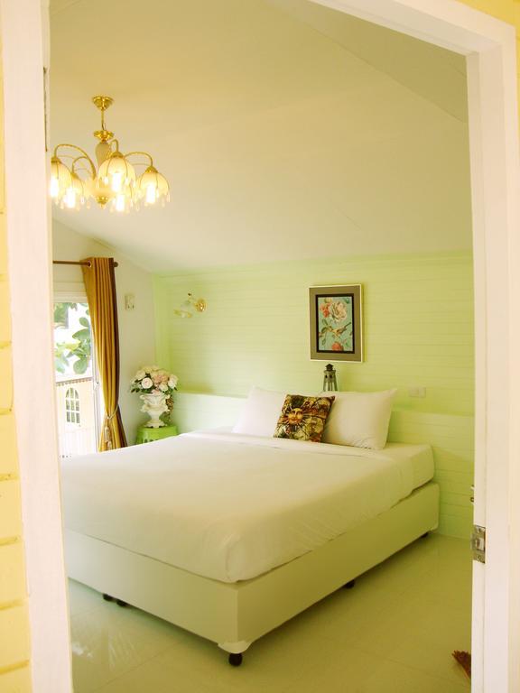 Plumeria And Hideaway