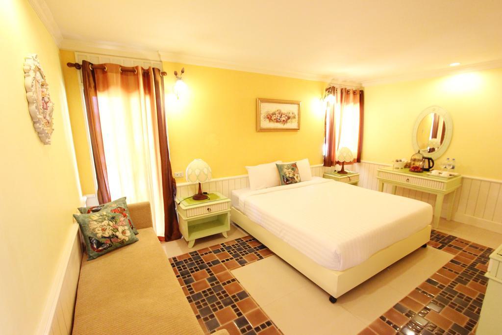 Resort Plumeria And Hideaway