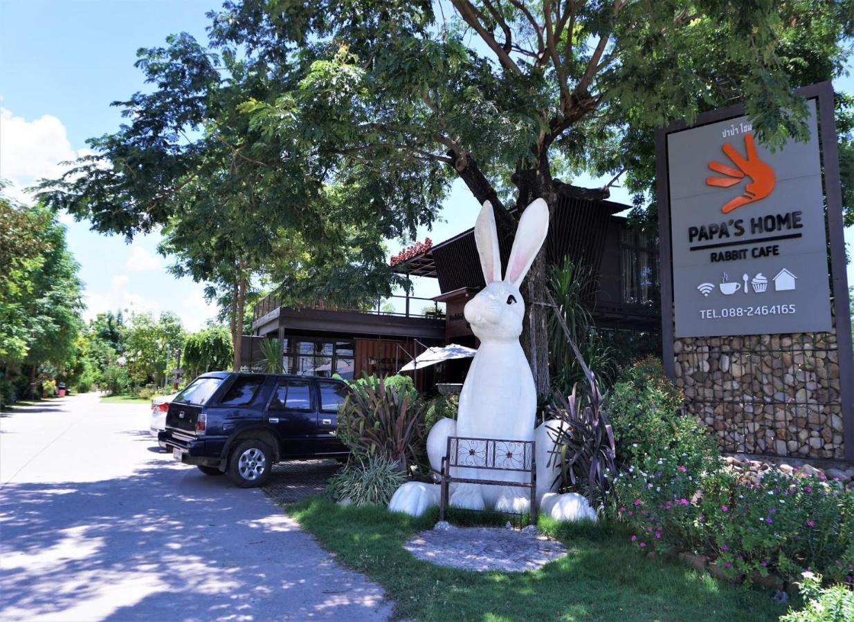 Papa's And Rabbit Cafe Resort