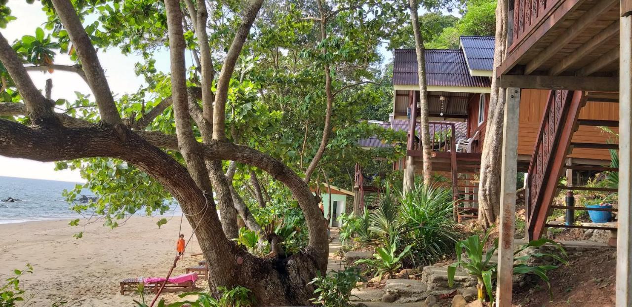 Kohjum Seafront Guest house