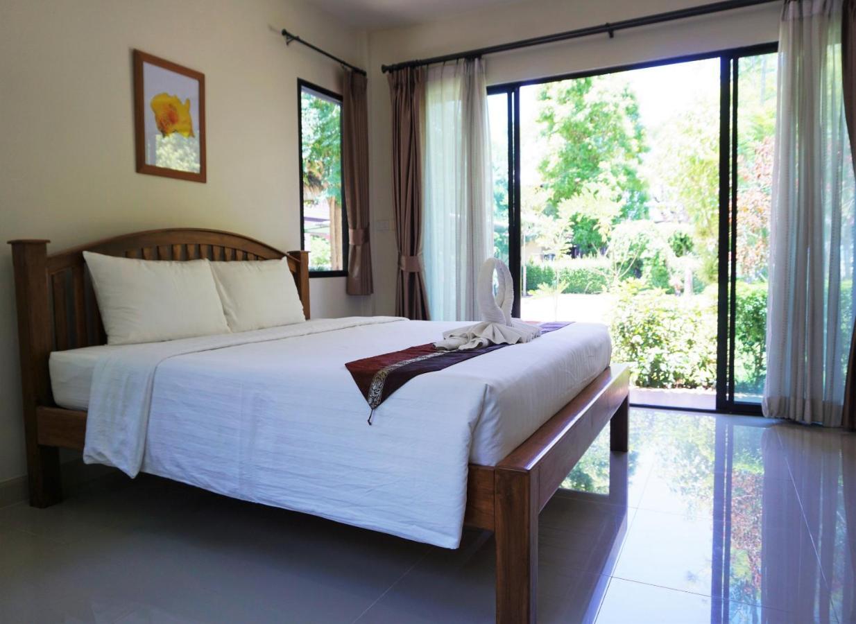Papa's And Rabbit Cafe Resort
