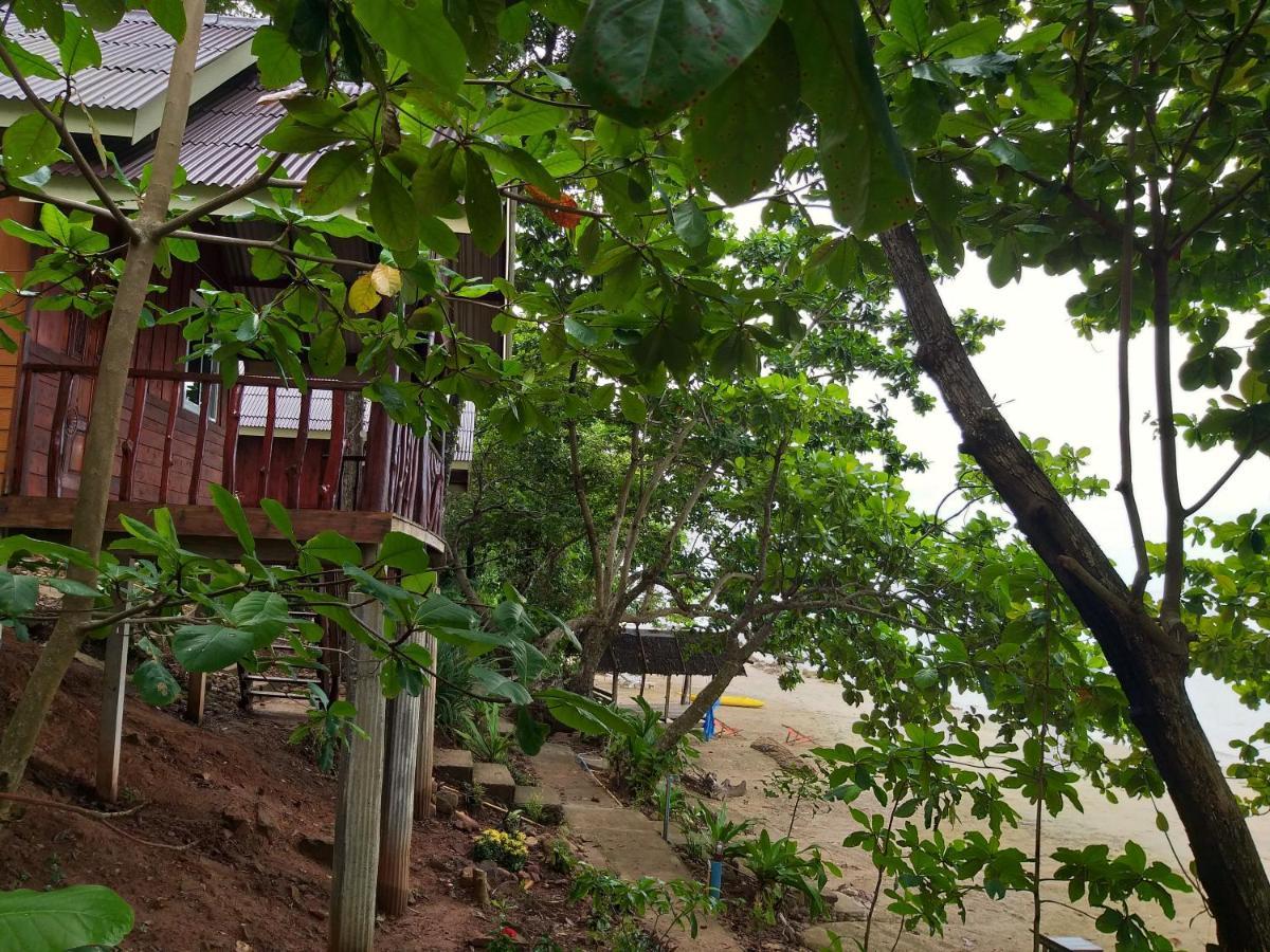 Kohjum Seafront Guest house