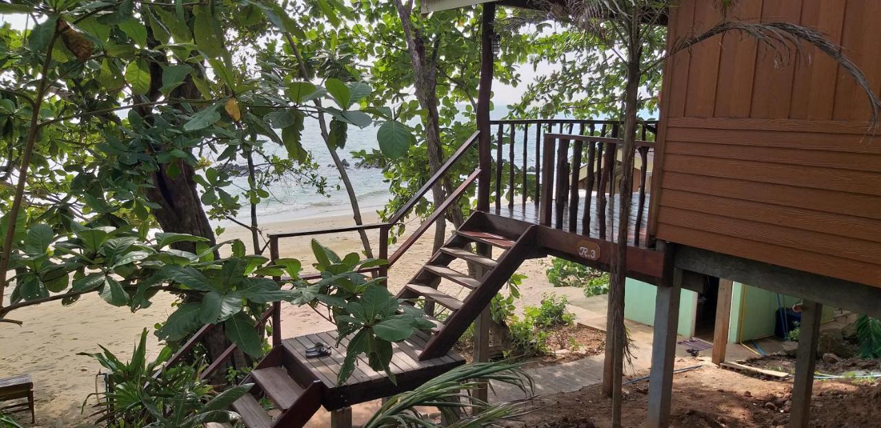 Kohjum Seafront Guest house