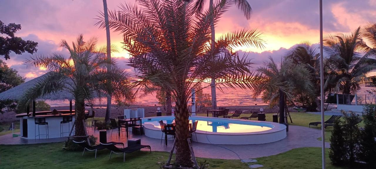Apartamento Beachfront Pool And