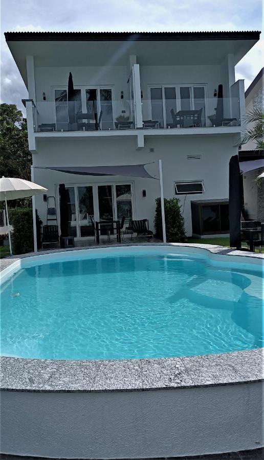 Apartamento Beachfront Pool And