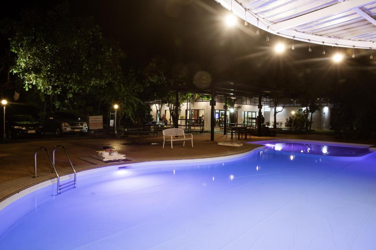 Resort วันสุขรีสอร์ทสุโขทัย *