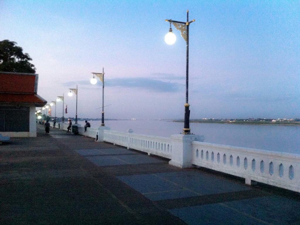 Riverfront Hotel Mukdahan