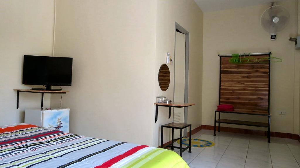 Dao - Dao Cafe Hostel Bang Lamung
