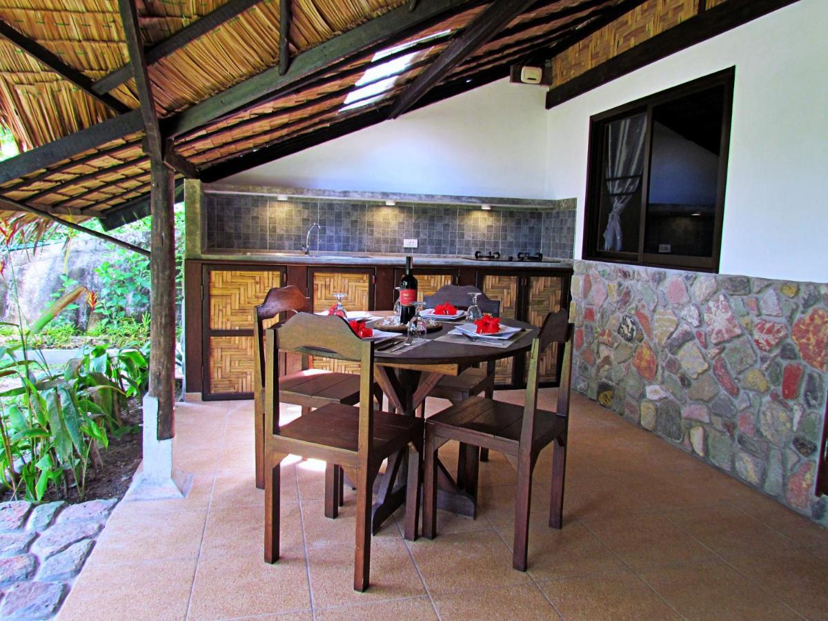 Flower Power Farm Village Resort *