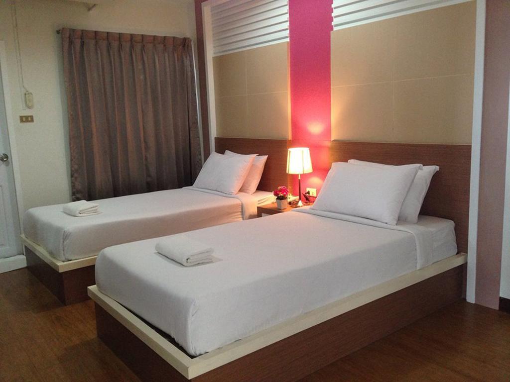 Charoenchit House 2*