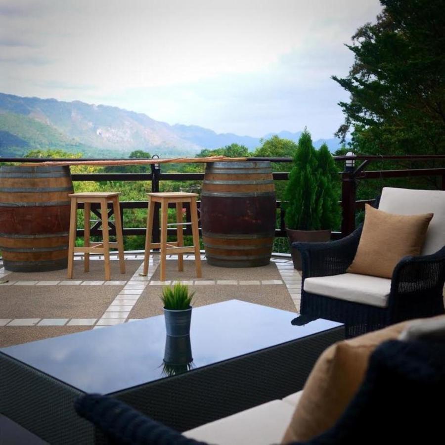 Issara Boutique Winery Hotel Muak Lek