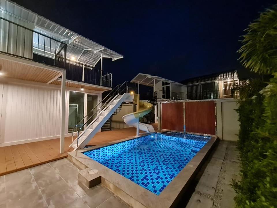 Pool Lay