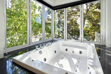 Ginborn 5 Bedroom Pool With Sea View In Pousada Praia de Kata