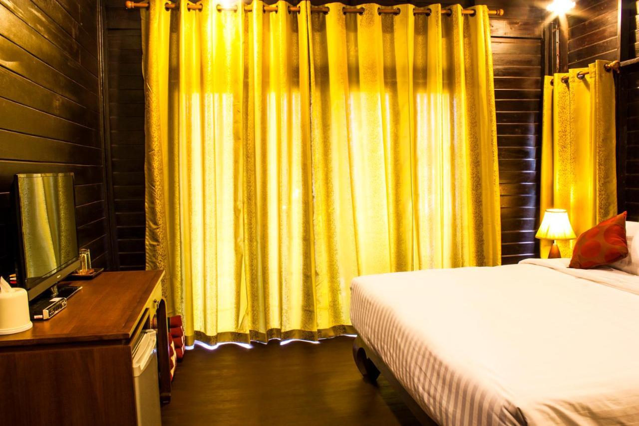 Resort The Bank River House Ayutthaya