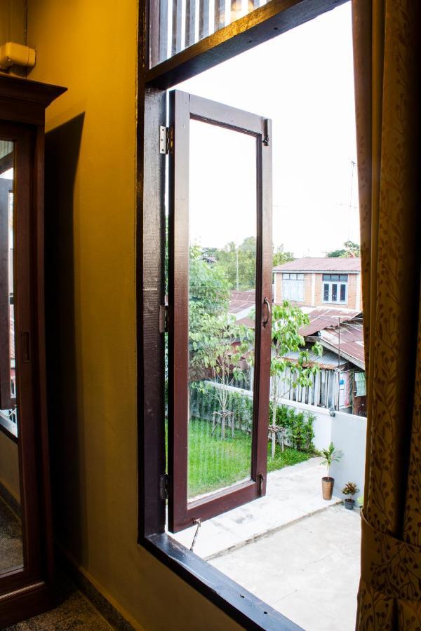 The Bank River House Ayutthaya Resort