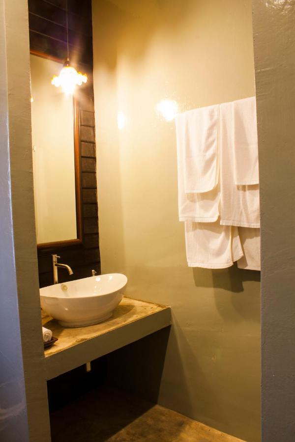 The Bank River House Ayutthaya Resort Ang Thong