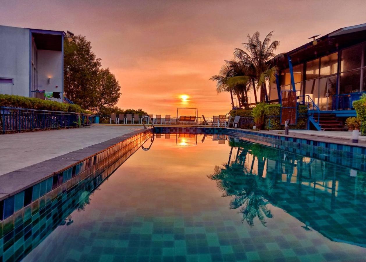 Resort Lg Lemon Grass