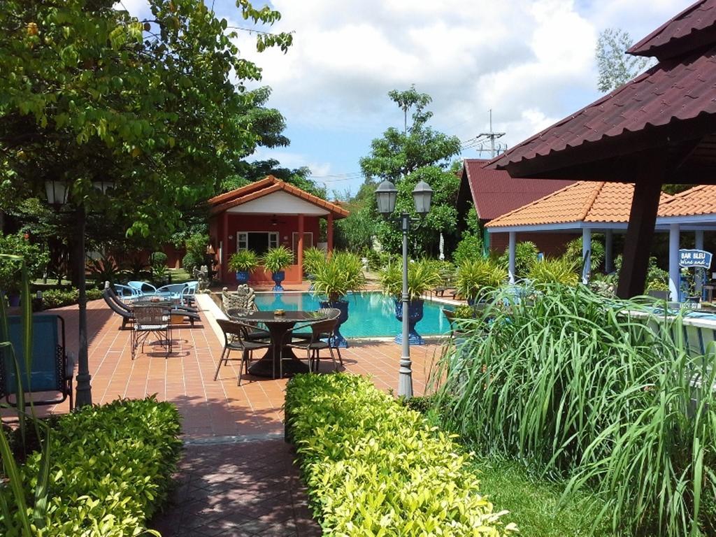 Pictory Garden 4*