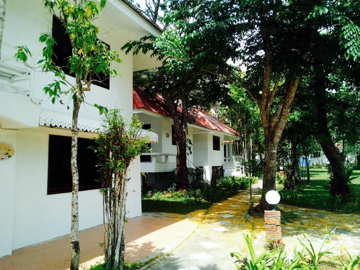 Laytrang Pakmeng Marina And