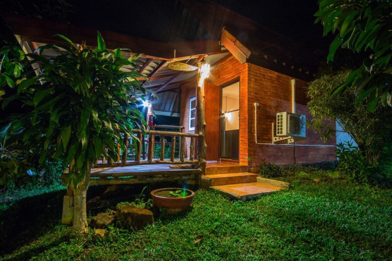 Guest house บ้านสวนศรเพชร *