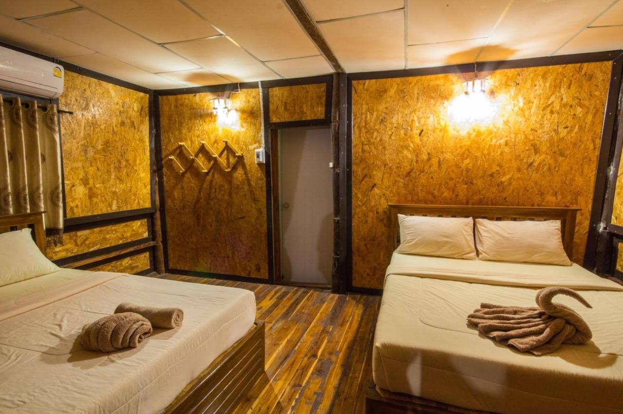 บ้านสวนศรเพชร Guest house *