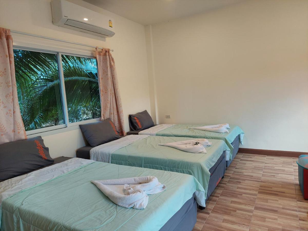 แสงหิรัญ บีช Resort *