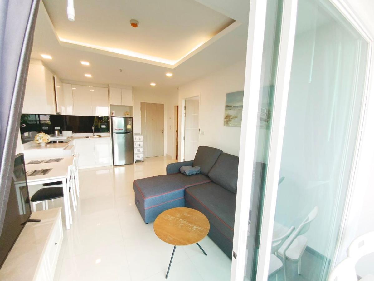 One Tower Seaview 66 *