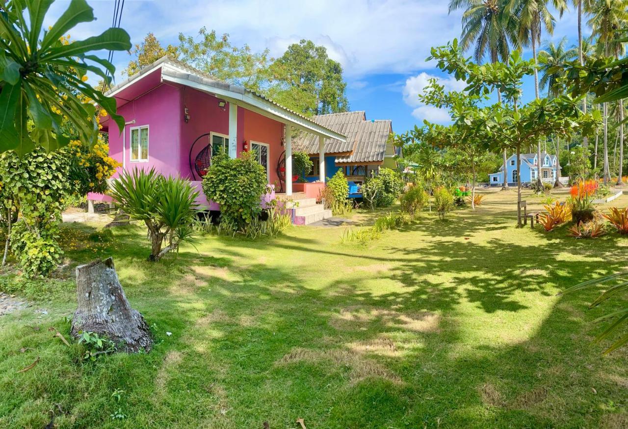 Lee Red House Ban Lak Uan
