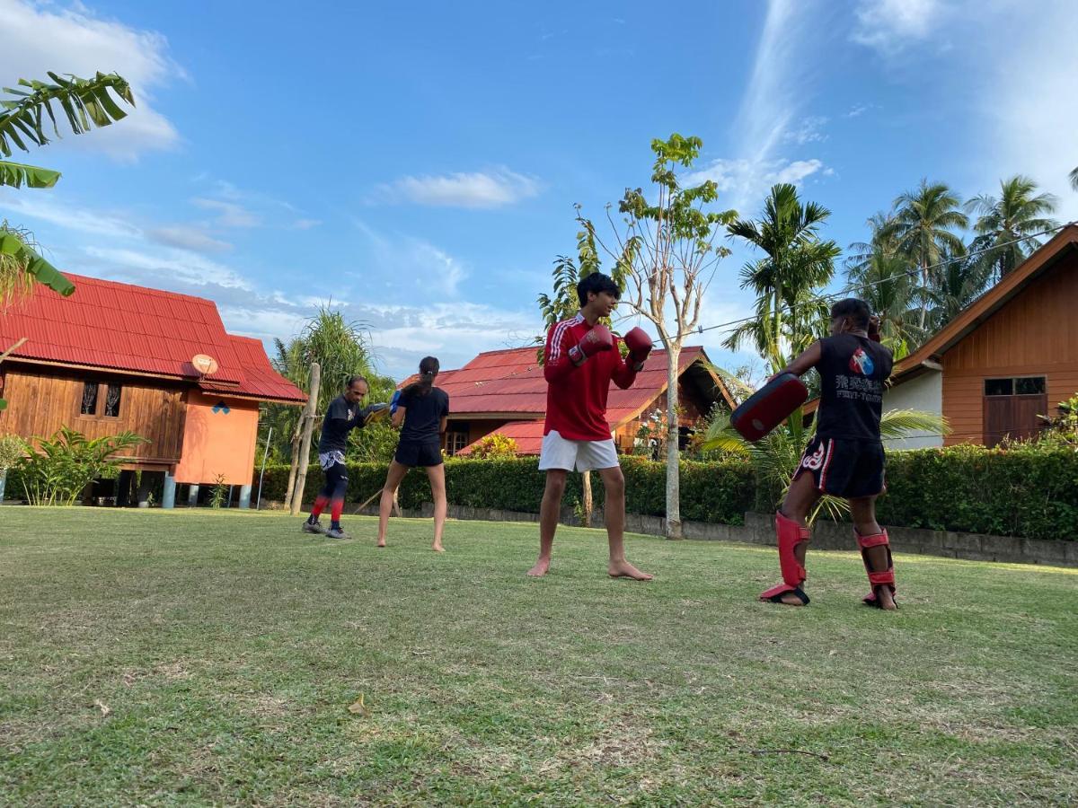 Nadia Kohjum Resort 2*