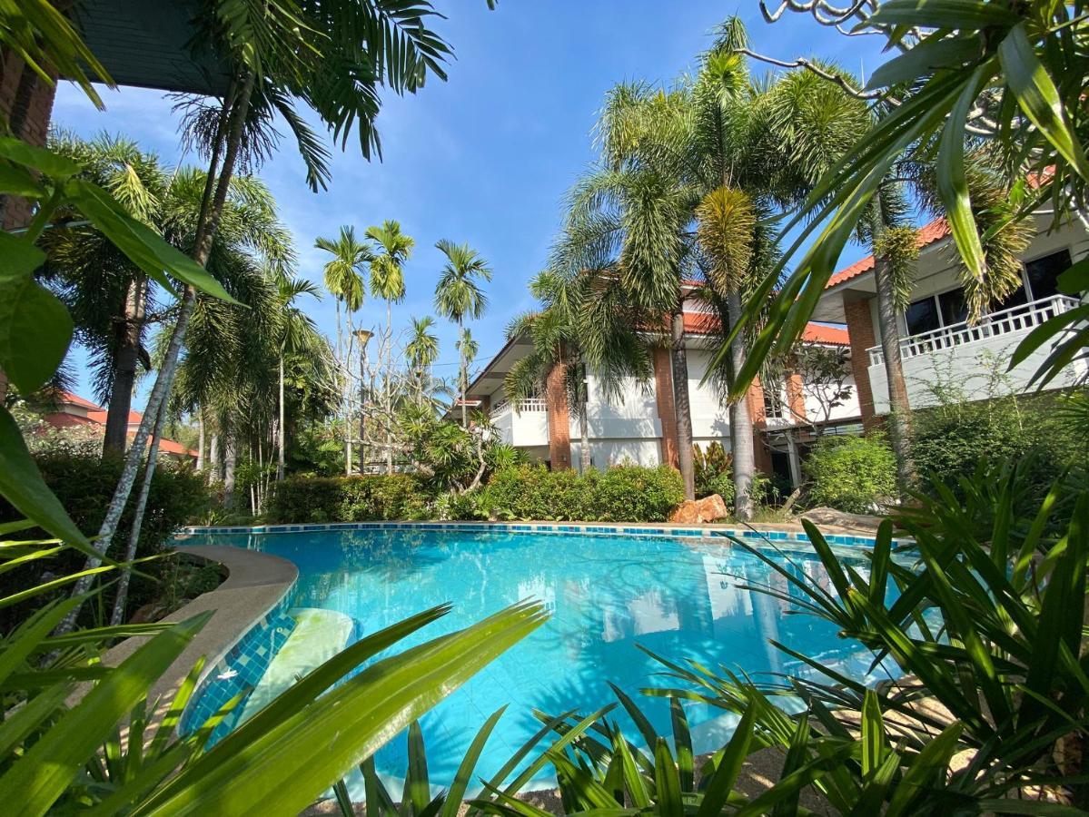 Thara Cholapruek 3*