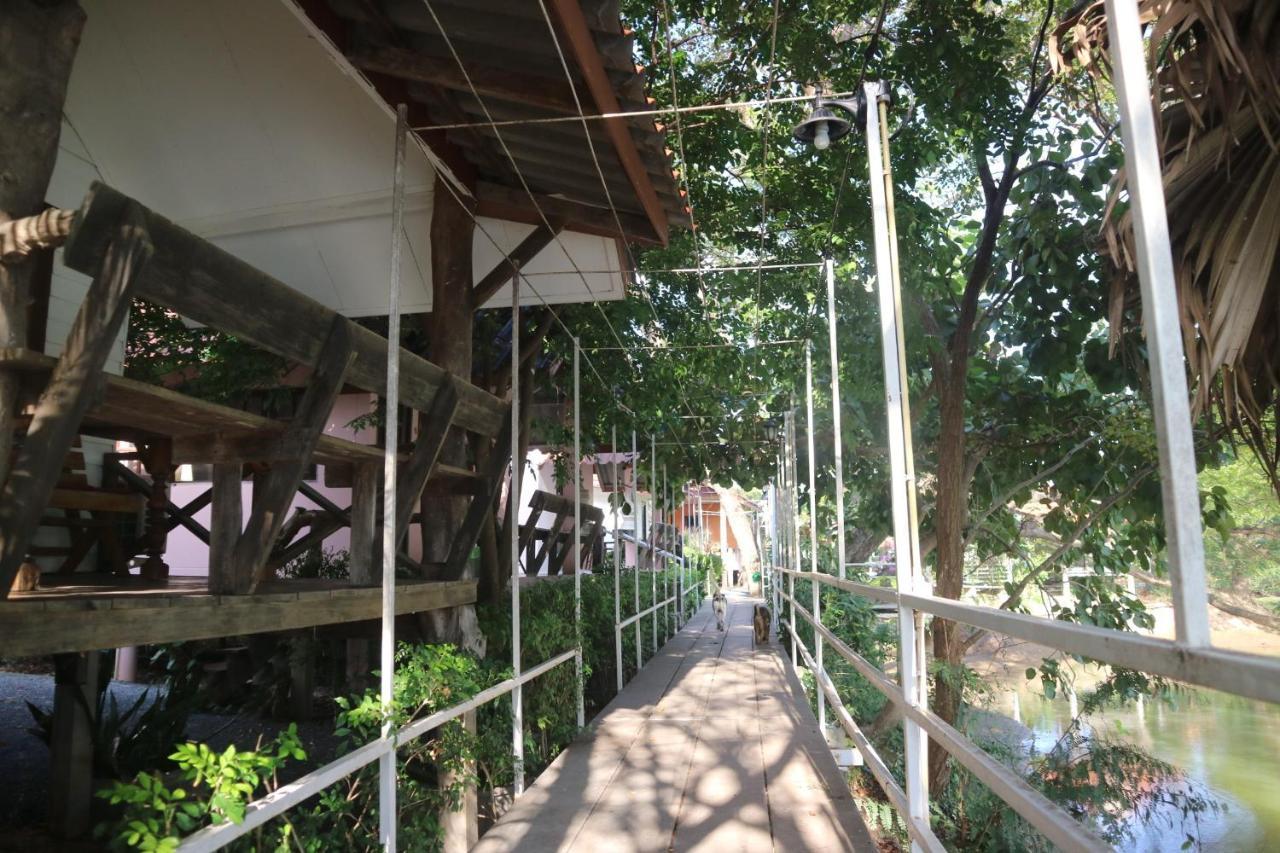 Resort Moon River *