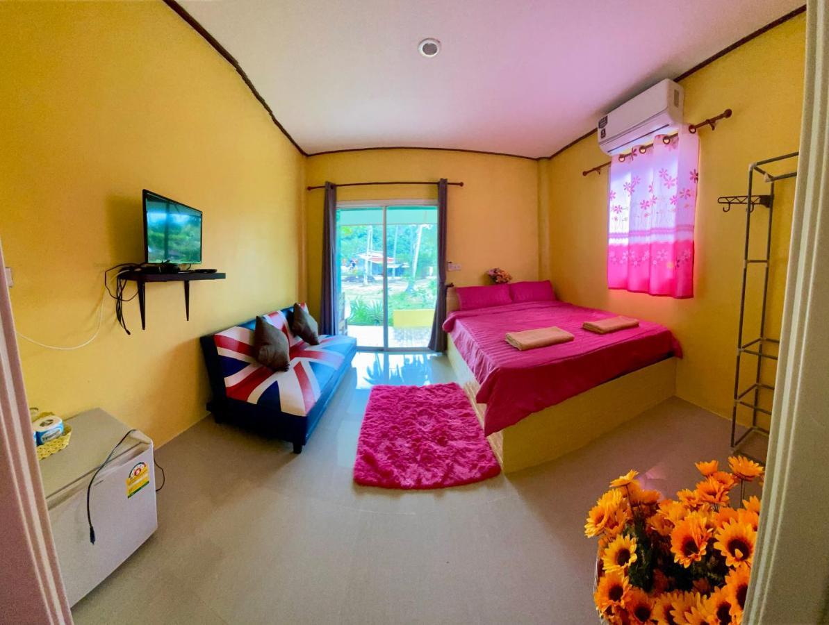Lee Red House Resort 2*