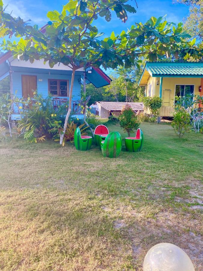 Lee Red House 2*